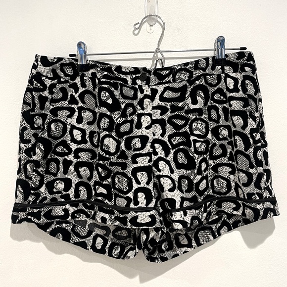 Cynthia Rowley Pants - Cynthia Rowley Gray Cheetah Shorts Size 10